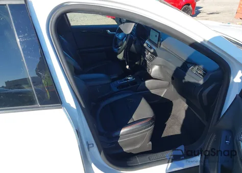 2023 Ford Escape St-Line z USA, uszkodzony, nr VIN 1FMCU0MN7PUA13110